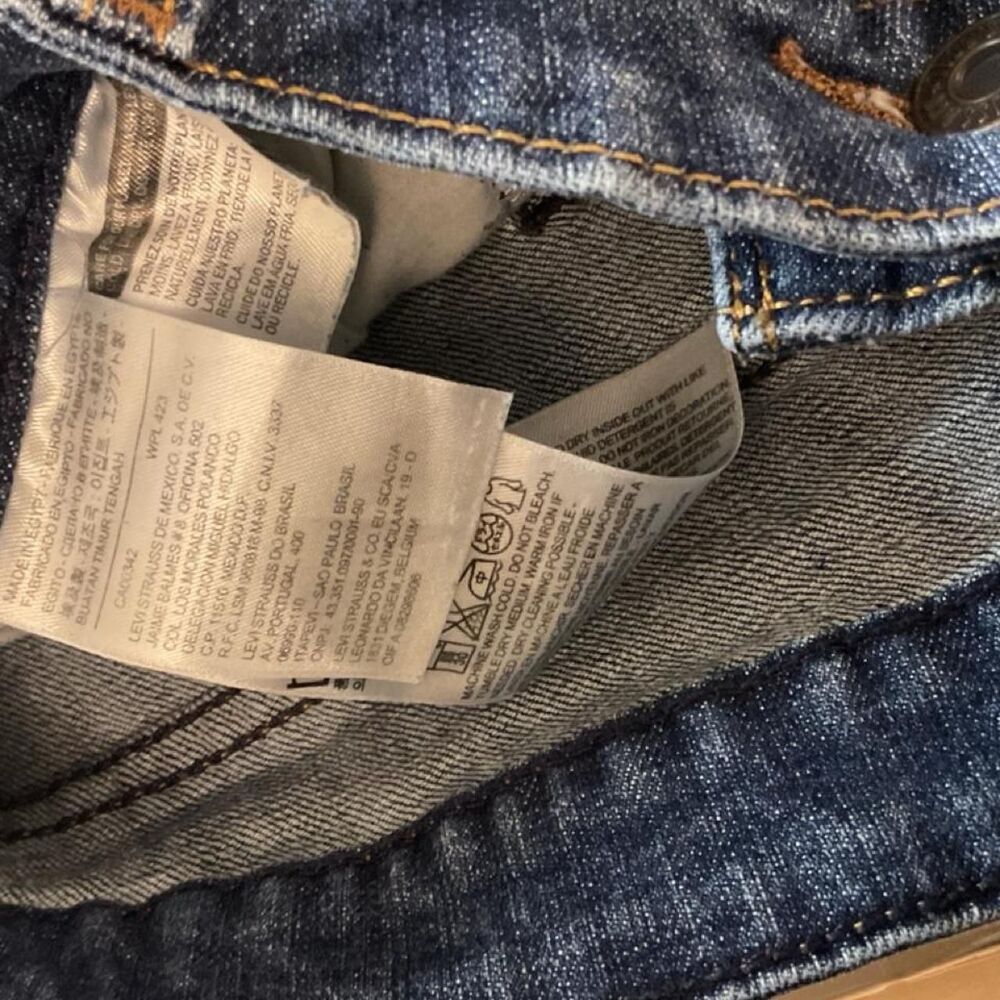 Levi-s Women's Blue and Navy Jeans - Picture 4 of 7